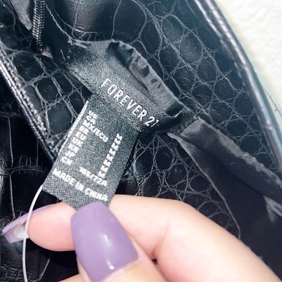 Forever 21 Black Snake Skin Faux Leather NEW Mini Skirt - Picture 7 of 11